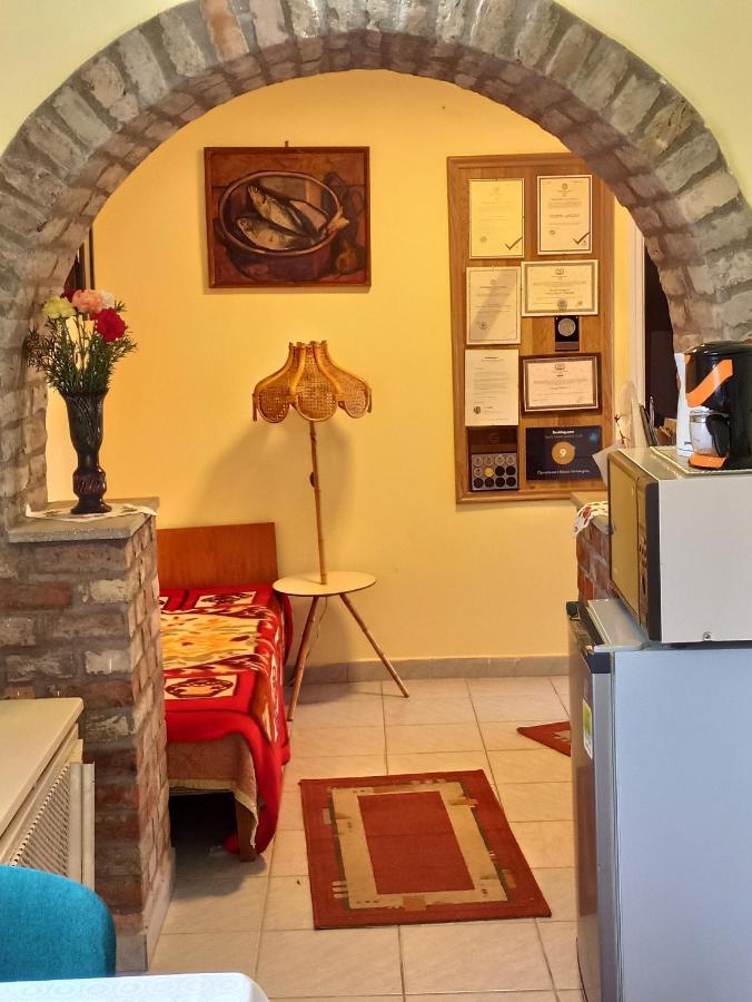 Opusztaszeri Mozes Vendeghaz Hotel Bagian luar foto