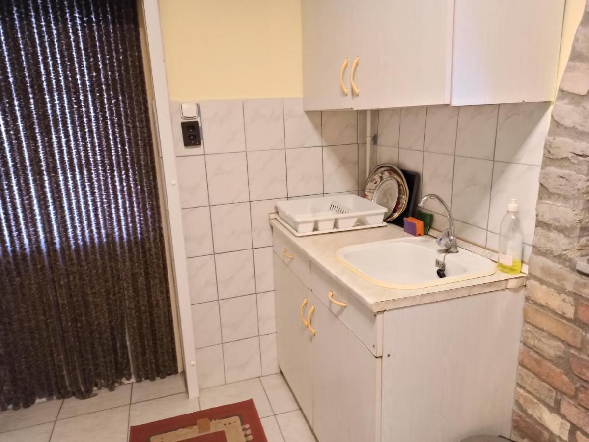 Opusztaszeri Mozes Vendeghaz Hotel Bagian luar foto
