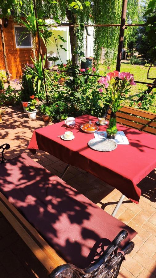 Opusztaszeri Mozes Vendeghaz Hotel Bagian luar foto