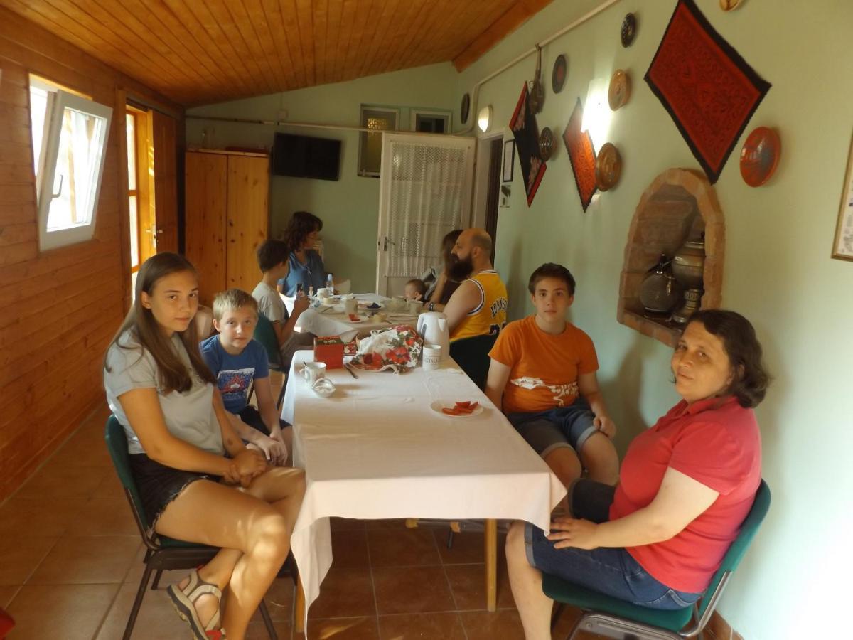 Opusztaszeri Mozes Vendeghaz Hotel Bagian luar foto