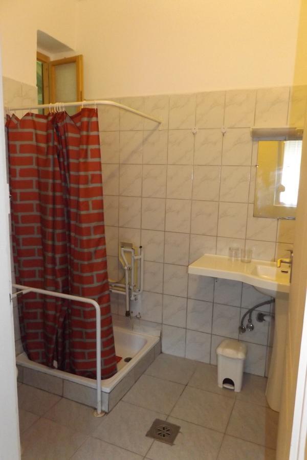 Opusztaszeri Mozes Vendeghaz Hotel Bagian luar foto